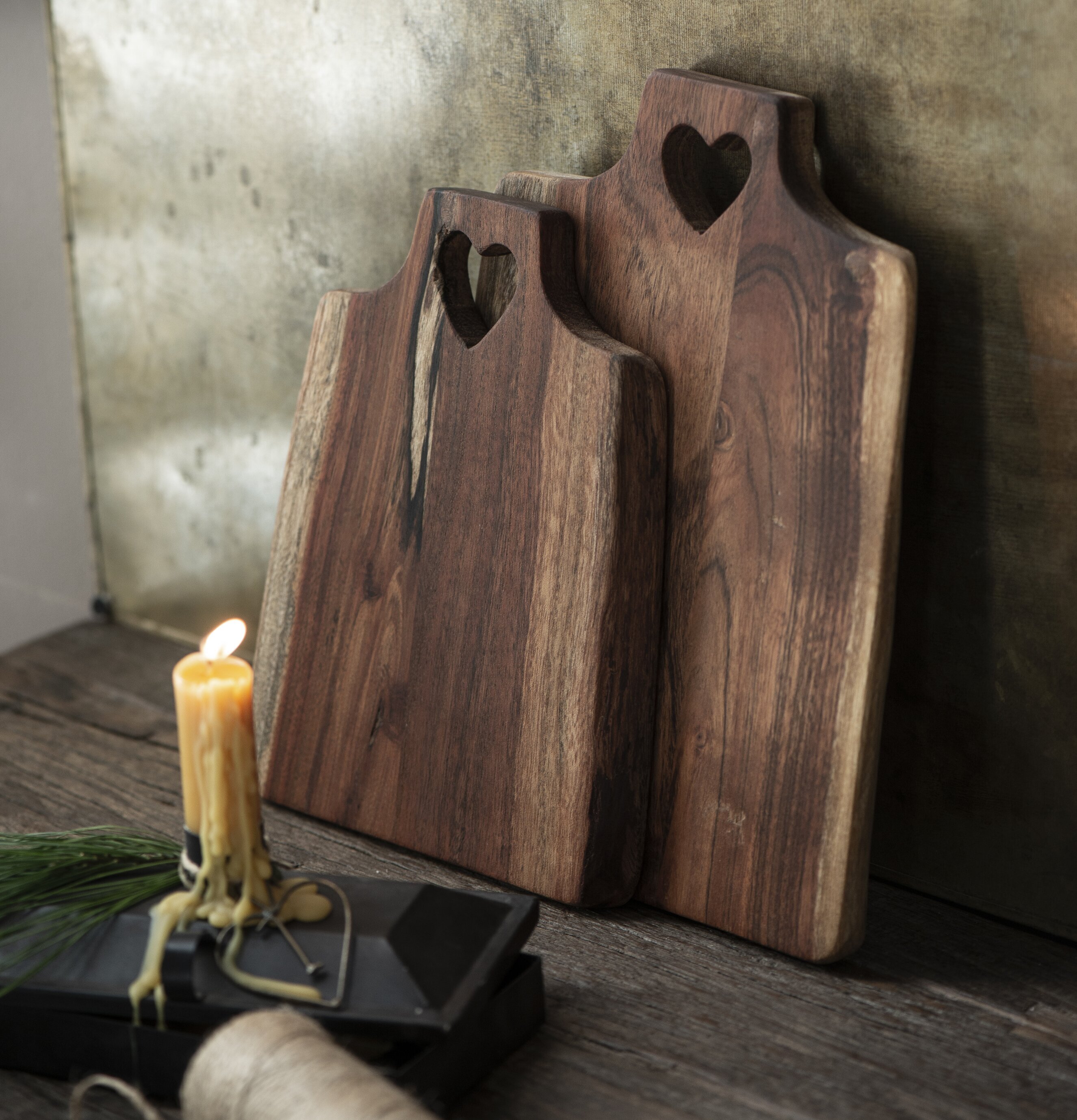 Skärbräda Hjärta Akacia Large från IB Laursen med ljusstake