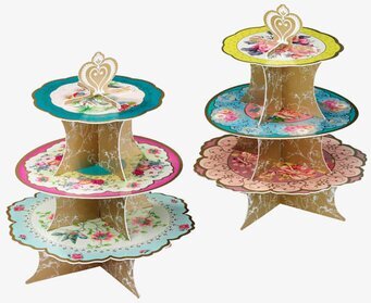 Bild av dekorativa kakfat med tre nivåer och blommotiv