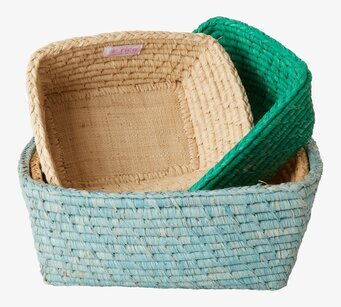 Foto av charmiga, handgjorda brödkorgar i naturmaterial