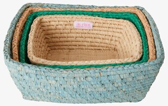 Bild av eleganta och färgglada flätade brödkorgar