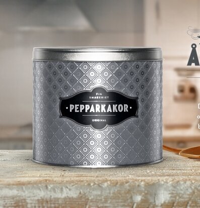 Bild av elegant burk med pepparkakor och juldekorationer