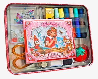 Bild av färgglatt syset med retrodesign och syverktyg