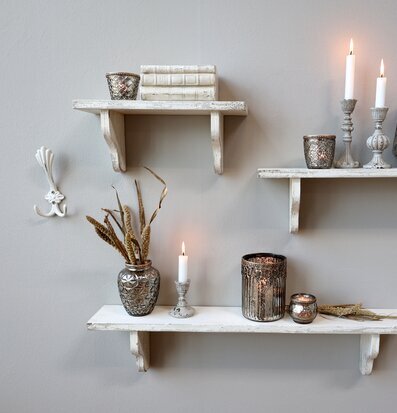Bild av shabby chic hyllor med elegant inredning