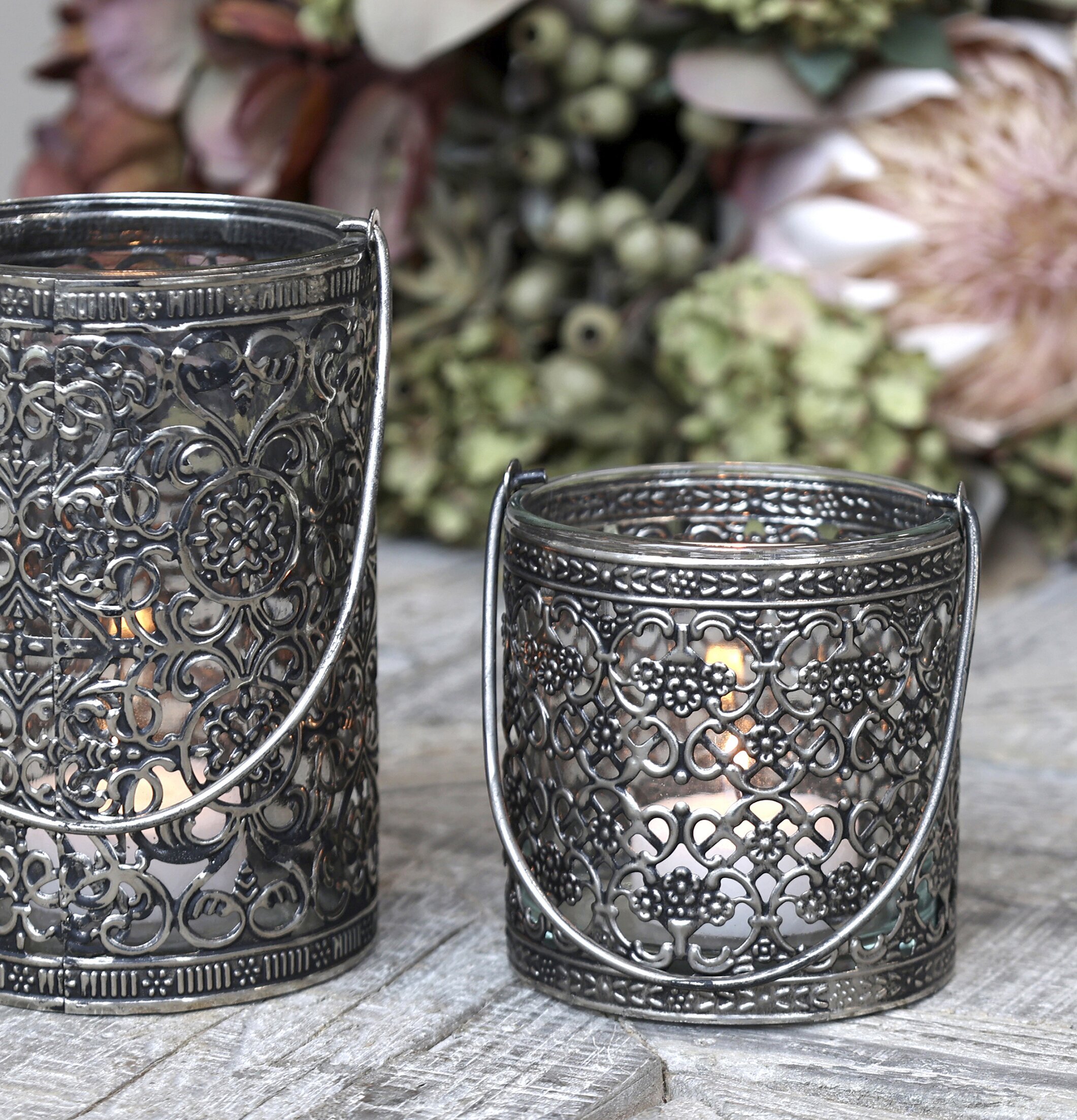 Lanterna Med Handtag Antik silver från Chic Antique på bord