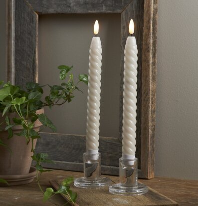 Foto av harmonisk inredning med LED Antikljus