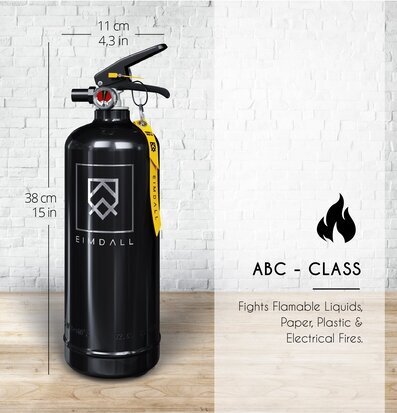 Bild av stilren svart brandsläckare mot vit tegelvägg