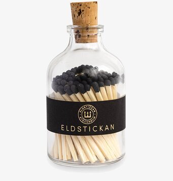 Foto av elegant glasbehållare med tändstickor