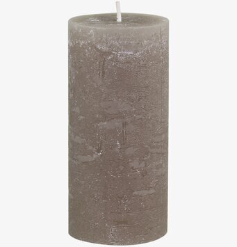 Bild av ett rustikt blockljus med naturlig charm