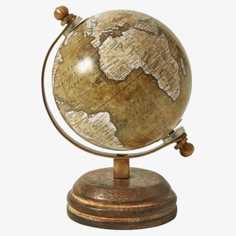 Bild av detaljrik jordglob med träfot och antik karta