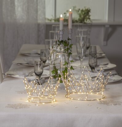 Bild av sofistikerad och inbjudande middagsdukning