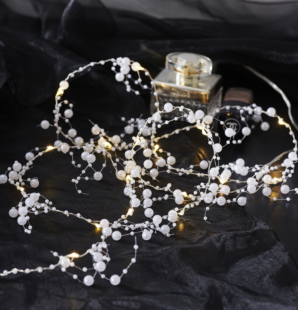 Ljusslinga Dew Drop från Star Trading på mörk yta