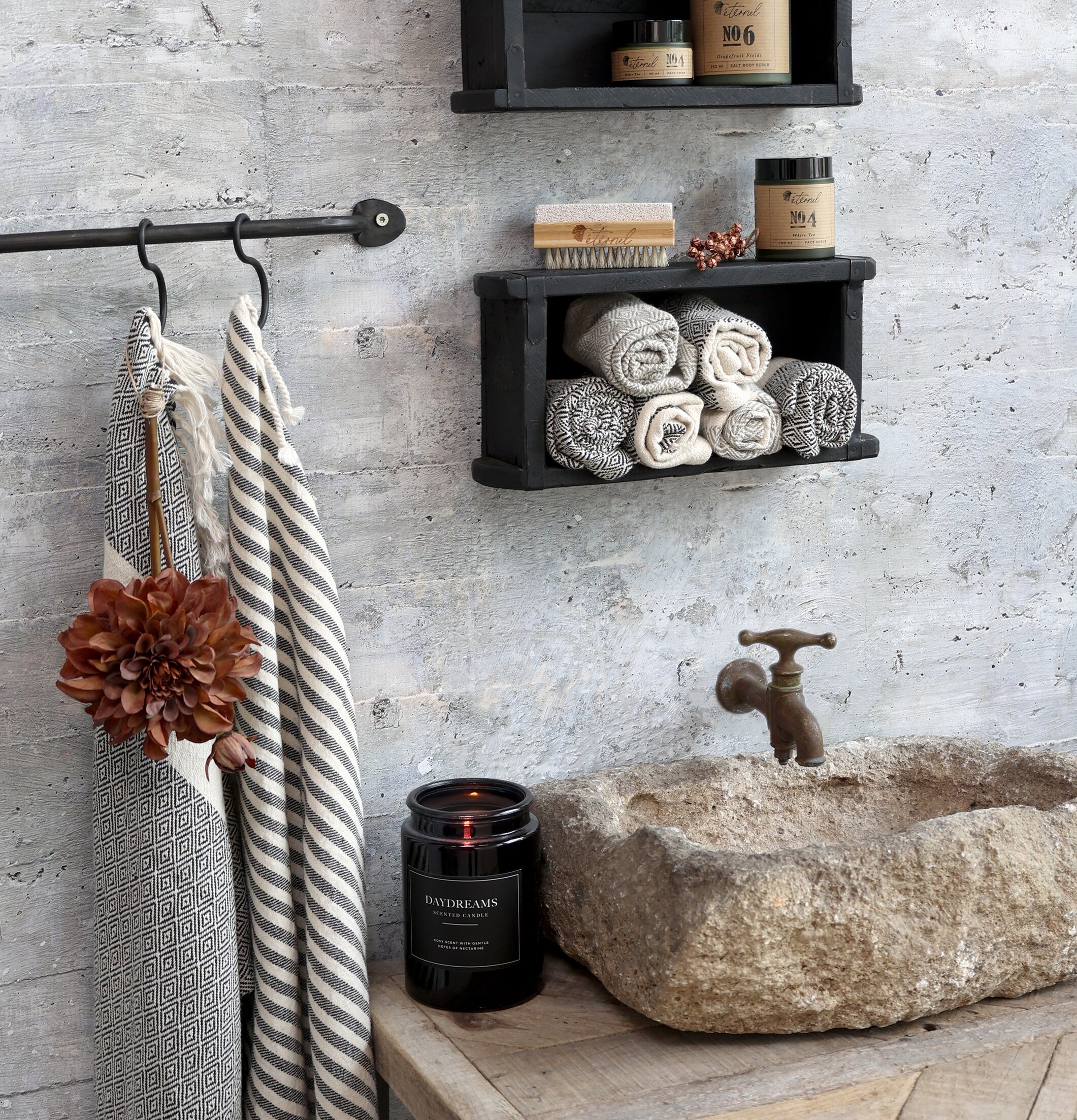 Bild av elegant badrum med rustik och harmonisk stil