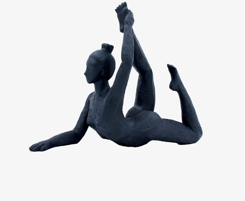 Yoga Chenoa från Nääsgränsgården i avancerad yogaposition