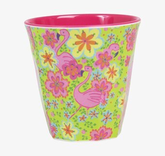 Bild av färgstark mugg med flamingos och blommor