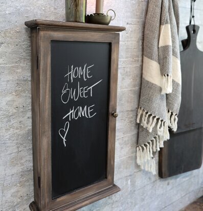 Bild av rustik inredning med nyckelskåp och detaljer