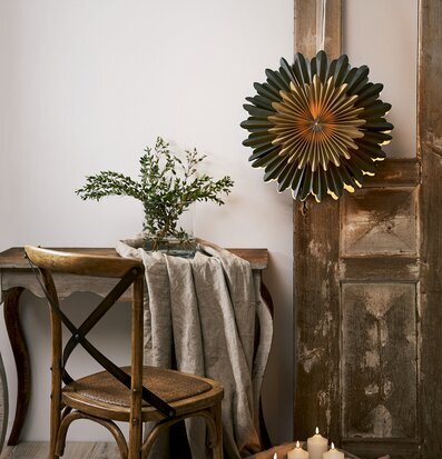 Bild av hemtrevlig inredning med rustik och varm känsla