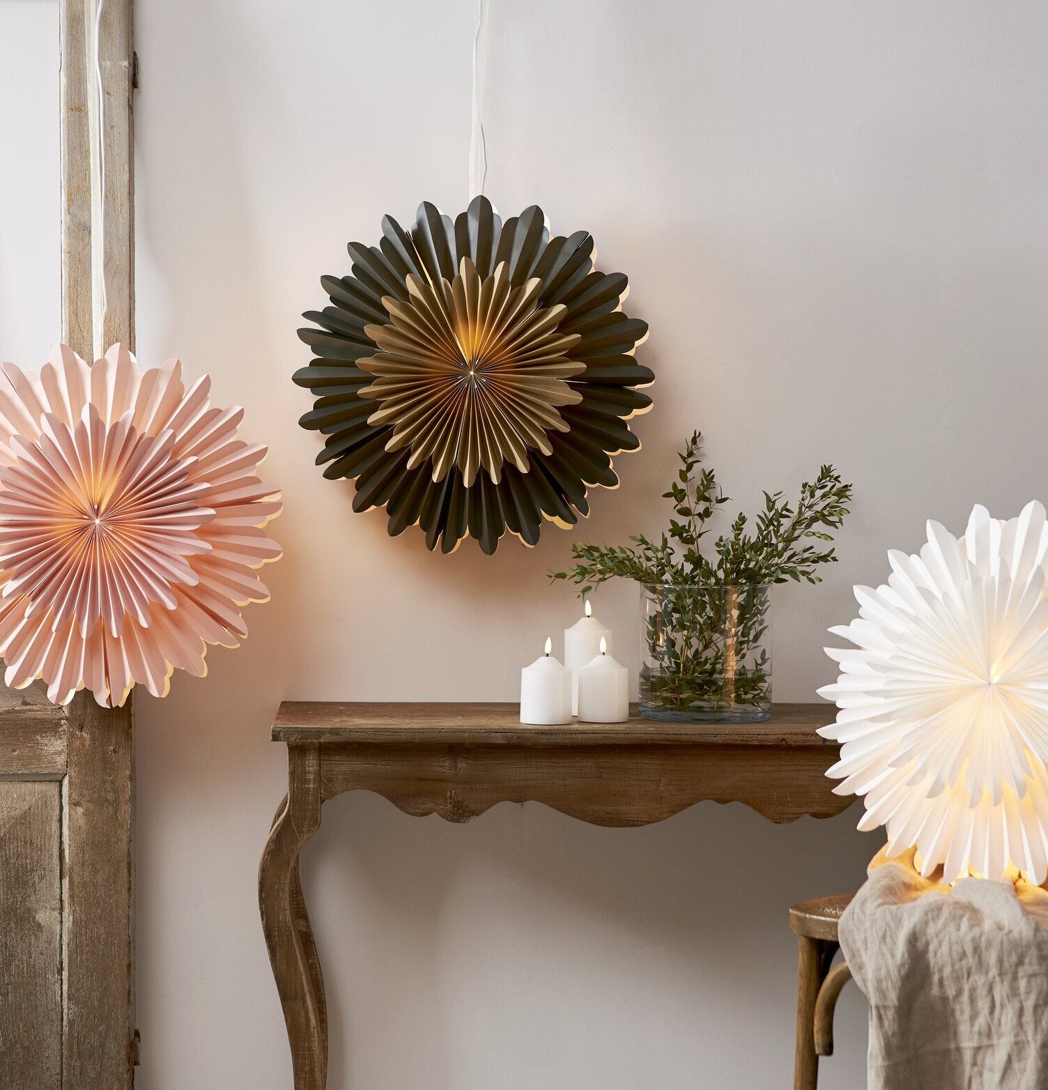 Pappersstjärna Crystal Grön/Guld från Star Trading hänger