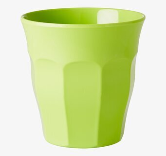 Foto av en grön mugg med modern och stilren design