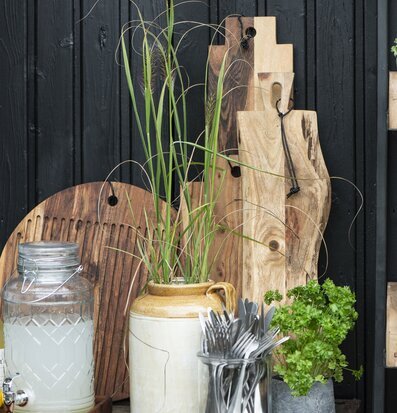 Bild av harmonisk köksinredning med naturliga toner