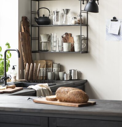 Foto av stilfullt kök med praktiska inslag och estetik