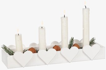 Bild av adventsljusstake med hjärtformade detaljer