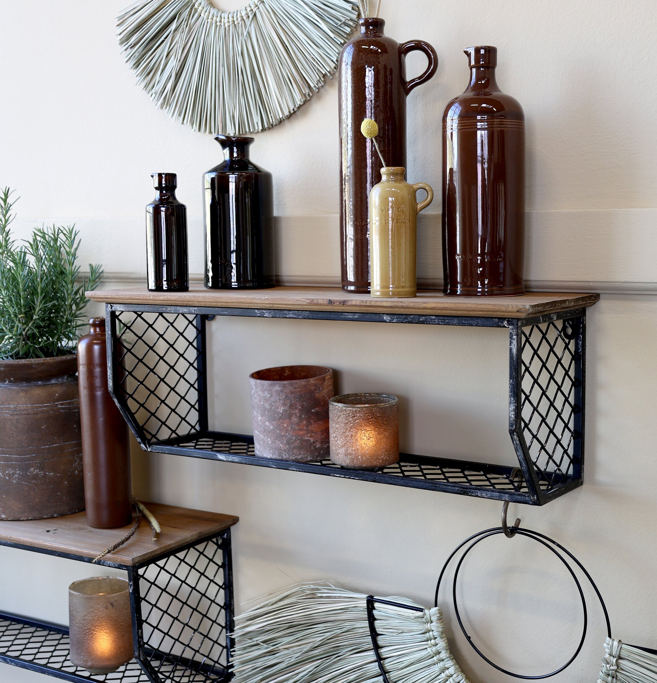 Vägghylla Set/2 Antiksvart från Chic Antique i rustik stil