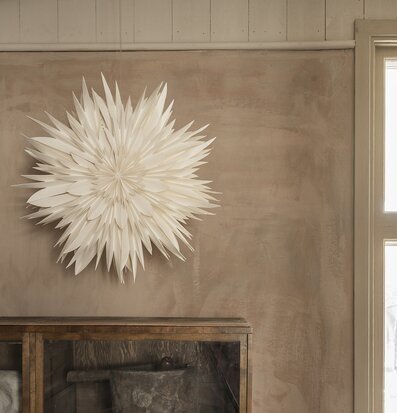 Bild av stilfull interiör med modern design och natur