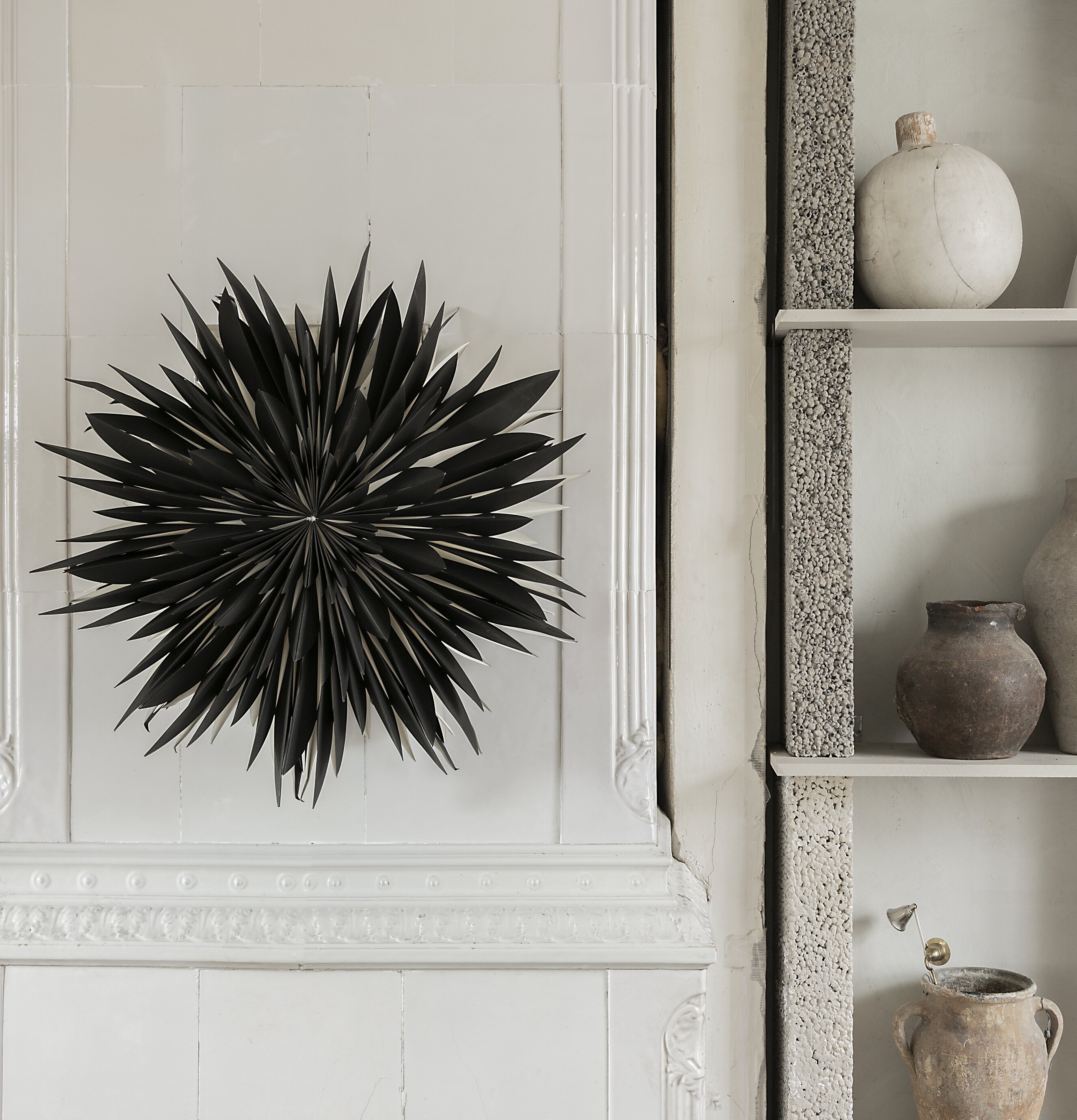 Bild av stilren och harmonisk inredningsinstallation