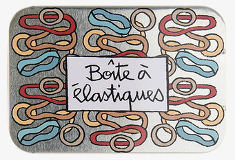 Foto av färgglad plåtburk med elastiska snoddar