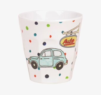 Foto: Färgglad barnmugg med lekfulla motiv och färger