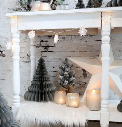 Bild av juldekorationer med vintage och nutida stil