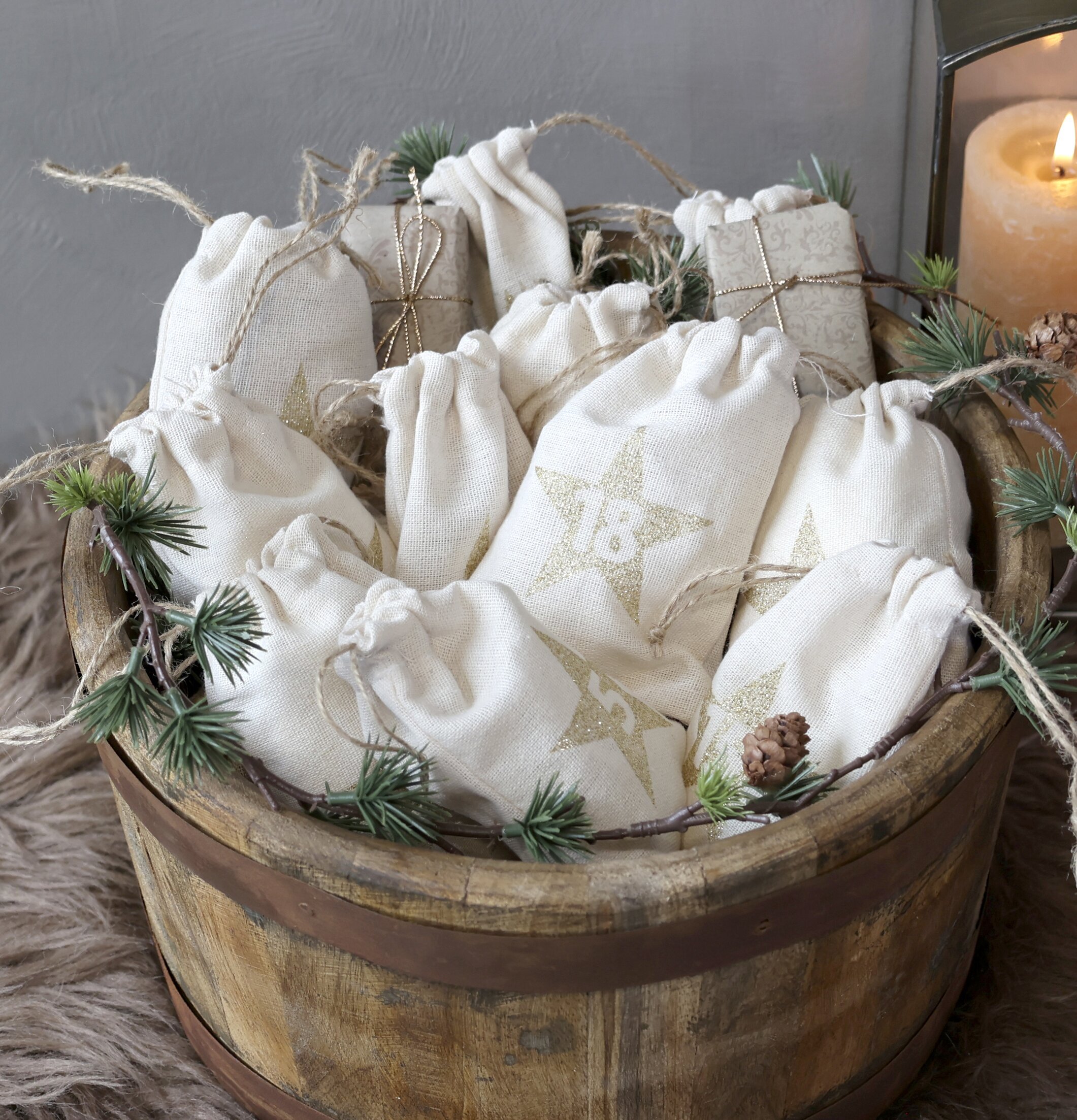 Paketkalender Påsar 1-24 från Chic Antique i rustik trätunna