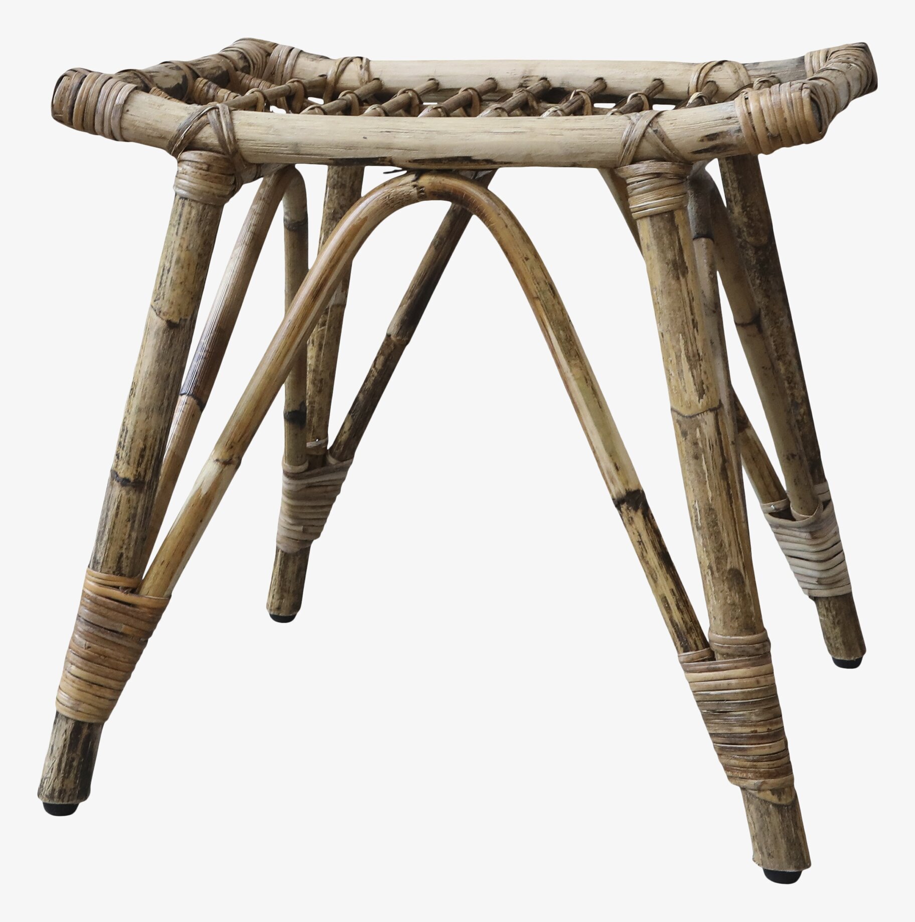 Bild av stilfull pall i naturlig rottingdesign