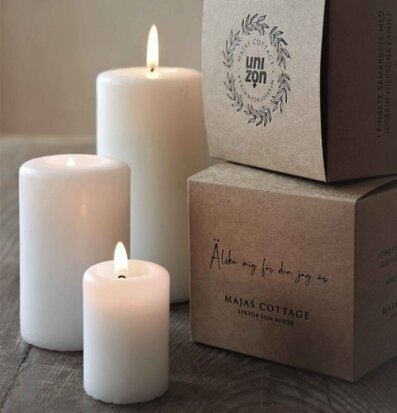 Bild av ljus och kartong i harmonisk komposition