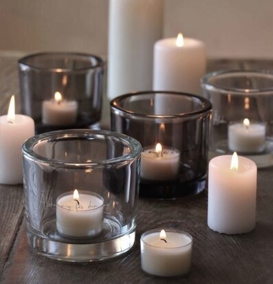 Bild av ljuslyktor som skapar en harmonisk atmosfär