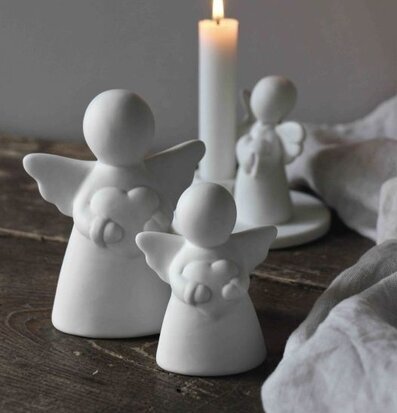 Bild av stilrena änglar i harmonisk och fridfull scen