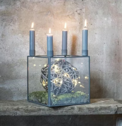 Bild av elegant ljusinstallation med skandinavisk design