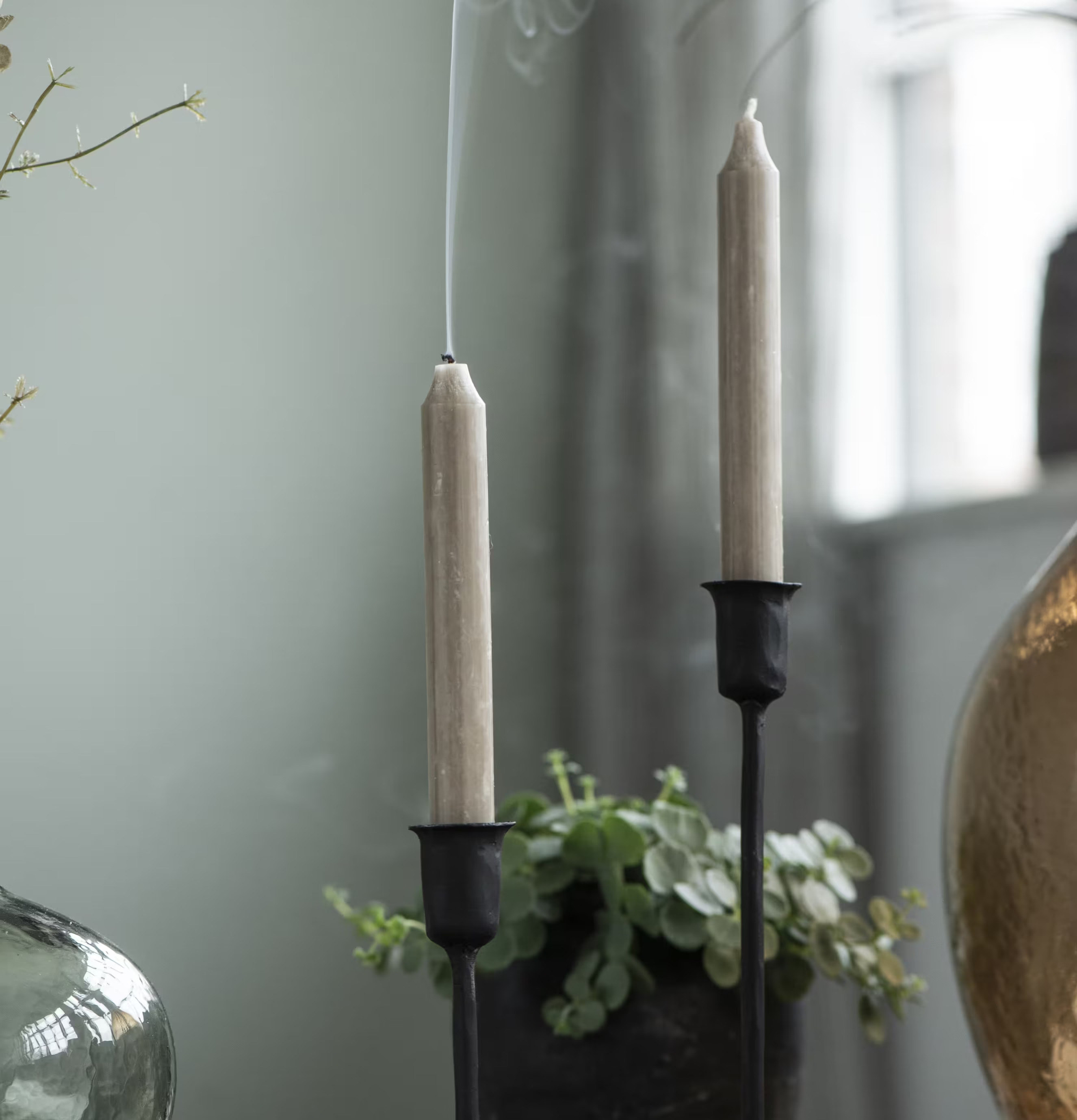 IB Laursen Rustikljus Lingrå Ø 2,2 cm i harmonisk inredning