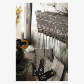 Foto av julkalender med rustik och hemtrevlig känsla