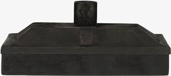 Bild av industriell ljusstake i mörk rostfärg