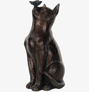 Bild av kattfigur med fjäril - elegant och detaljerad