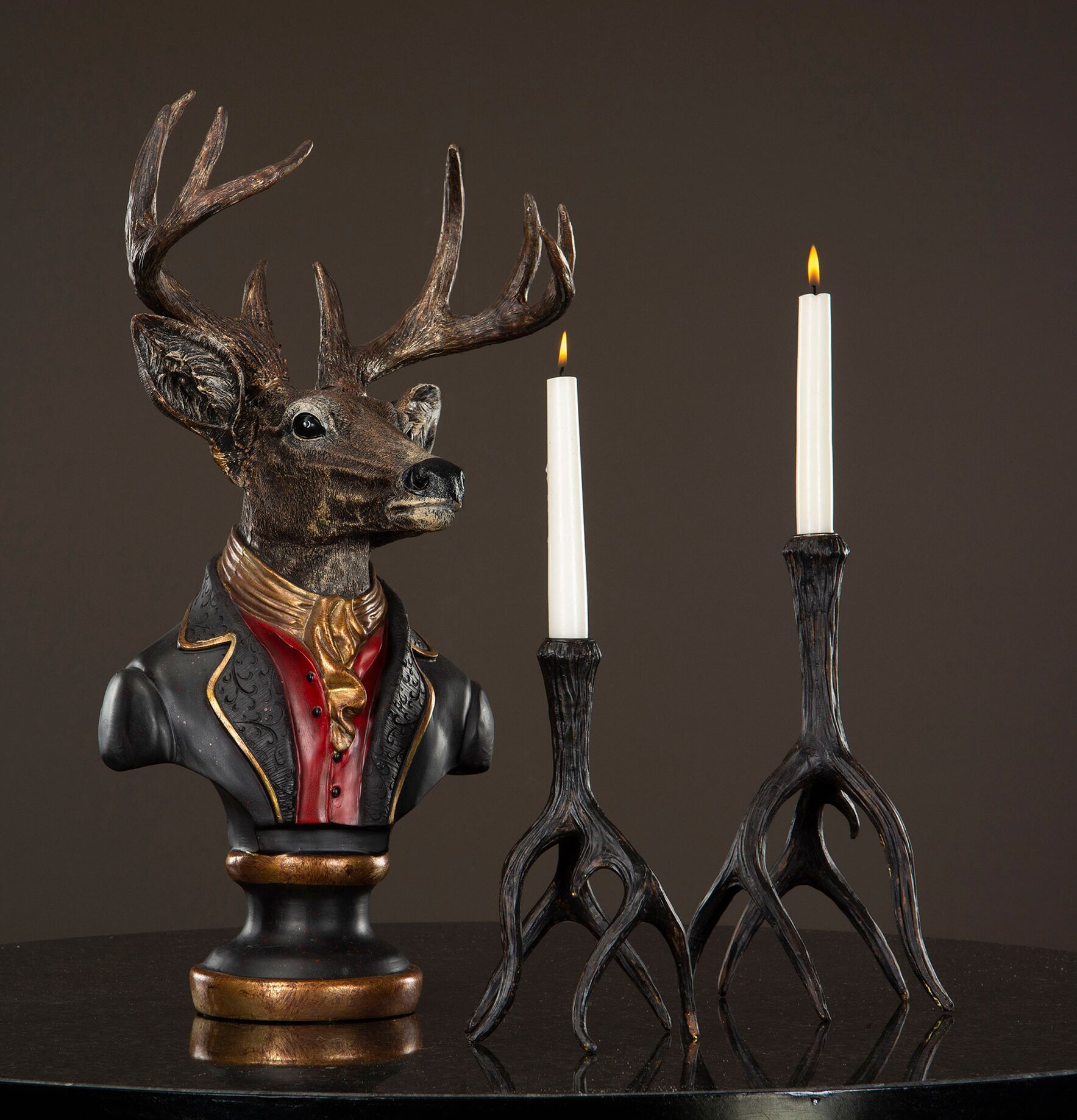 Byst Hjort Poly från A Lot Decoration med ljusstakar