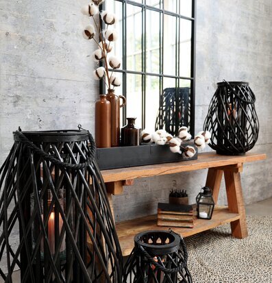 Bild av harmonisk interiör med rustika och moderna inslag