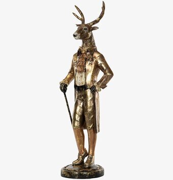 Foto av hjortstaty i mörkguld med 1700-talskläder