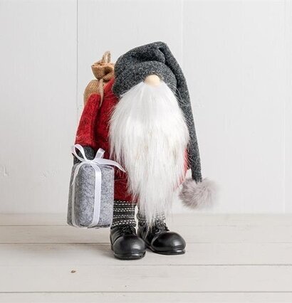 Foto av charmig tomte i traditionell julutstyrsel