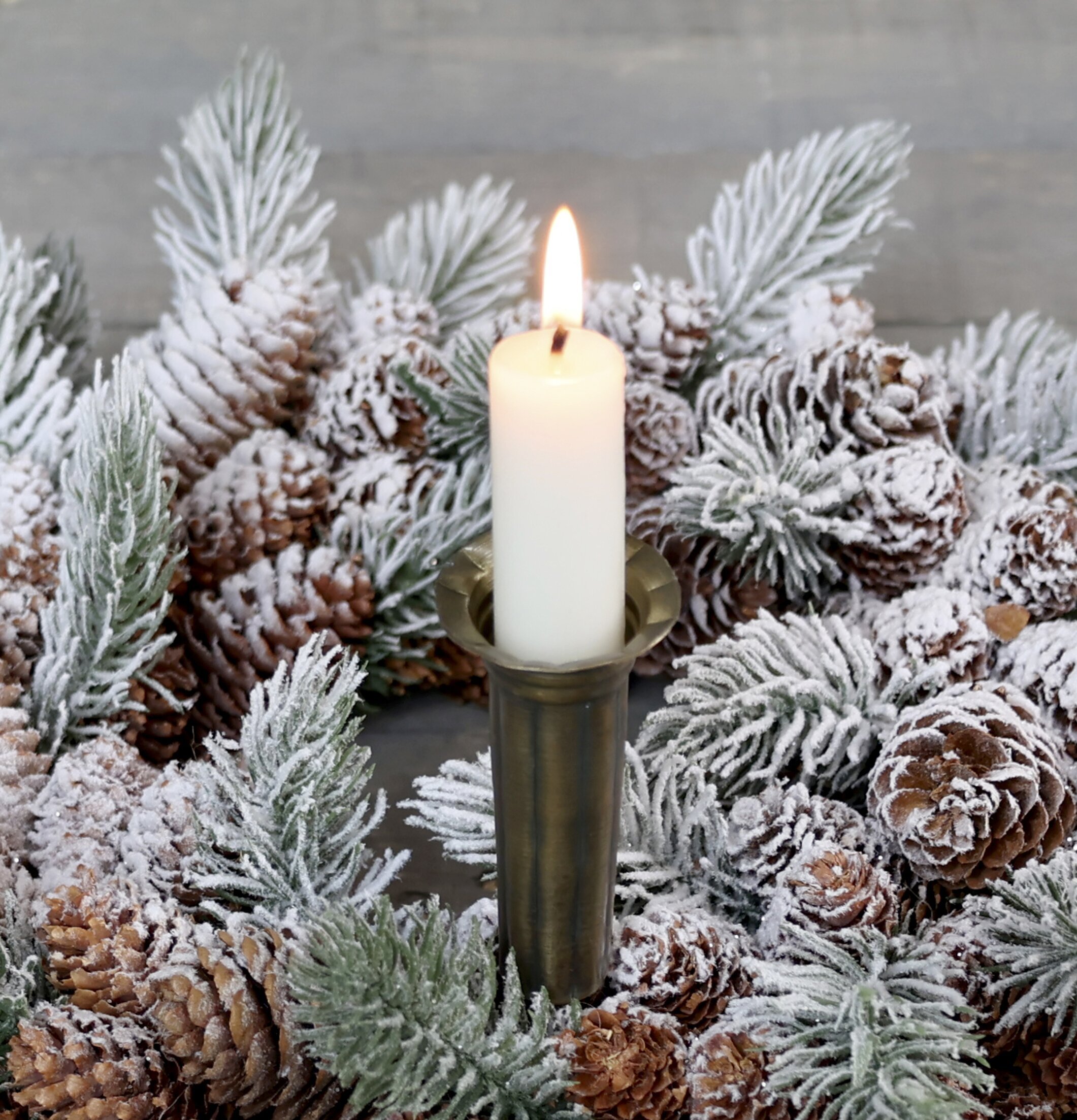 Ljushållare Spjut Antik Mässing från Chic Antique i krans