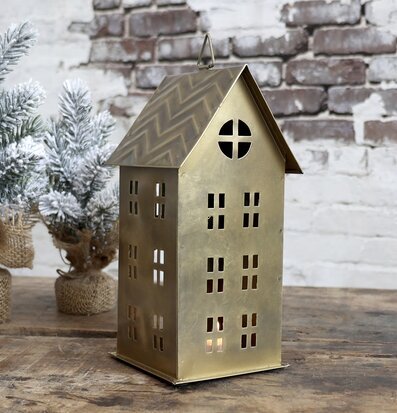 Bild av ljuslykta i antik mässing och vintertema