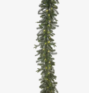 Bild av grangirlang med ljus för hemtrevlig stämning