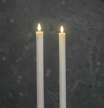 Bild av eleganta LED-ljus med realistisk flammeffekt