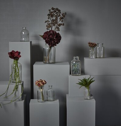 Bild av stilfulla dekorationsglas och piedestaler